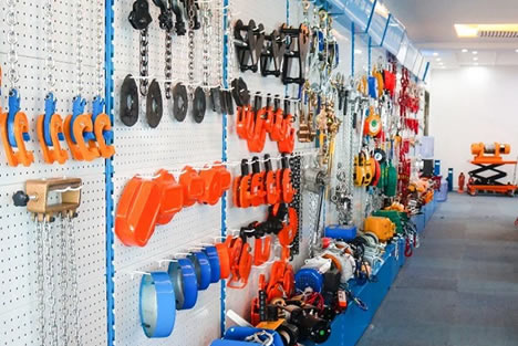 高鵬機(jī)械積極開展掃雪除冰活動